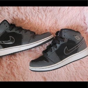 Jordan’s size 6y women’s 7.5